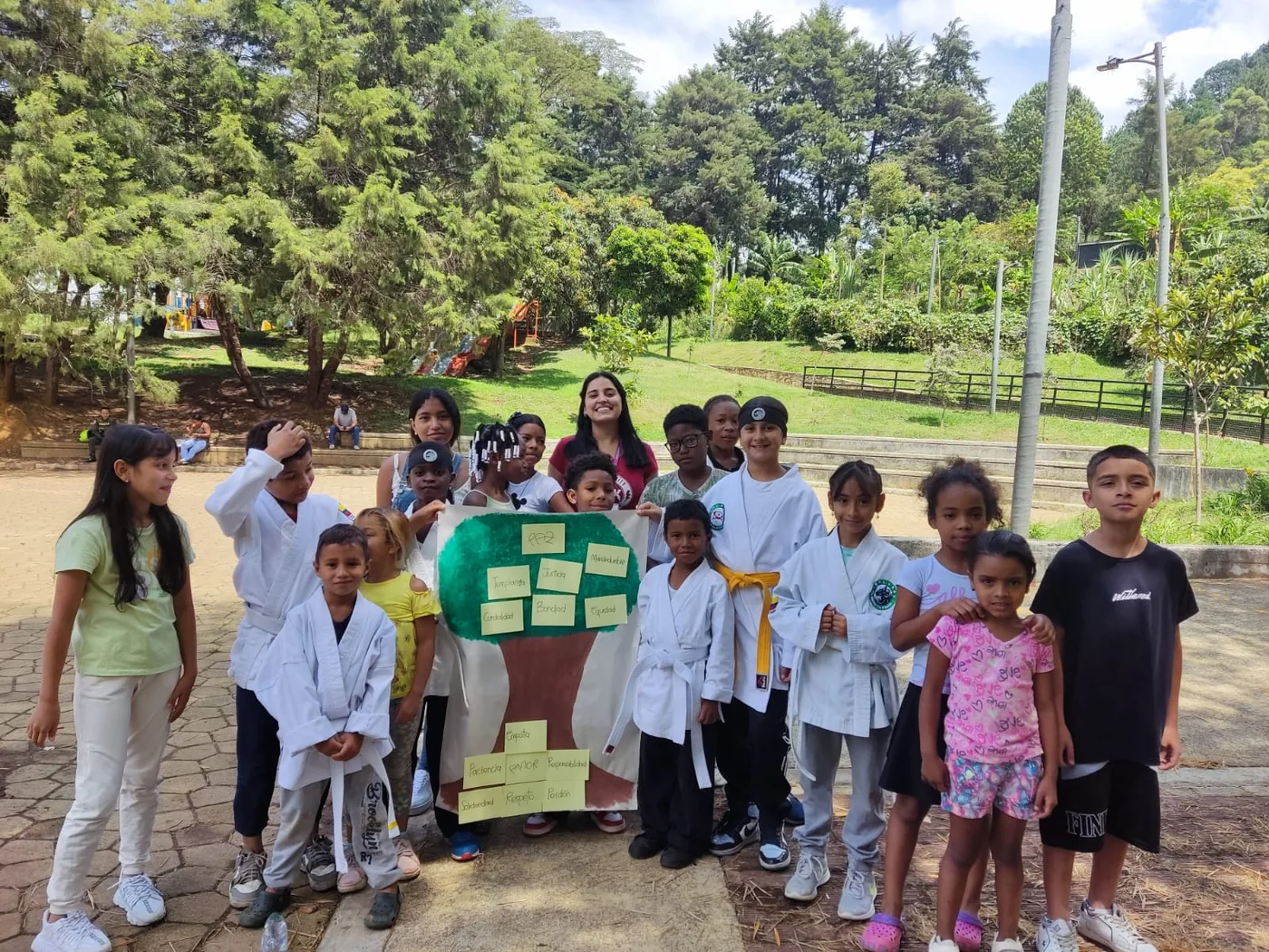 Niños con árbol de valores Bushido